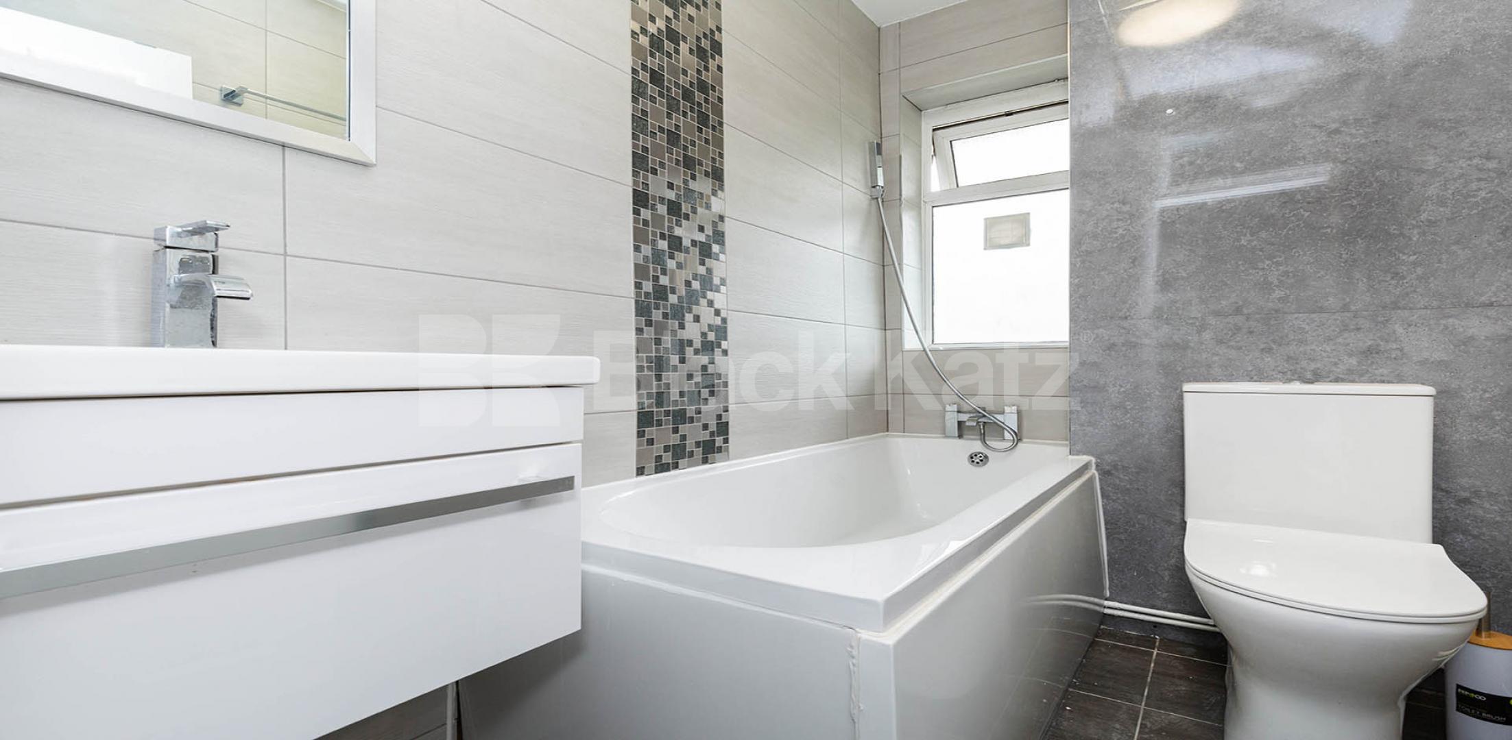 			2 Bedroom, 1 bath, 1 reception Apartment			 Kent Street, HOXTON - SHOREDITCH - HAGGERSTON 